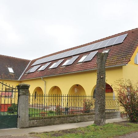 Casa Napsugár Panzió Acomodação com café da manhã Apostag Exterior foto