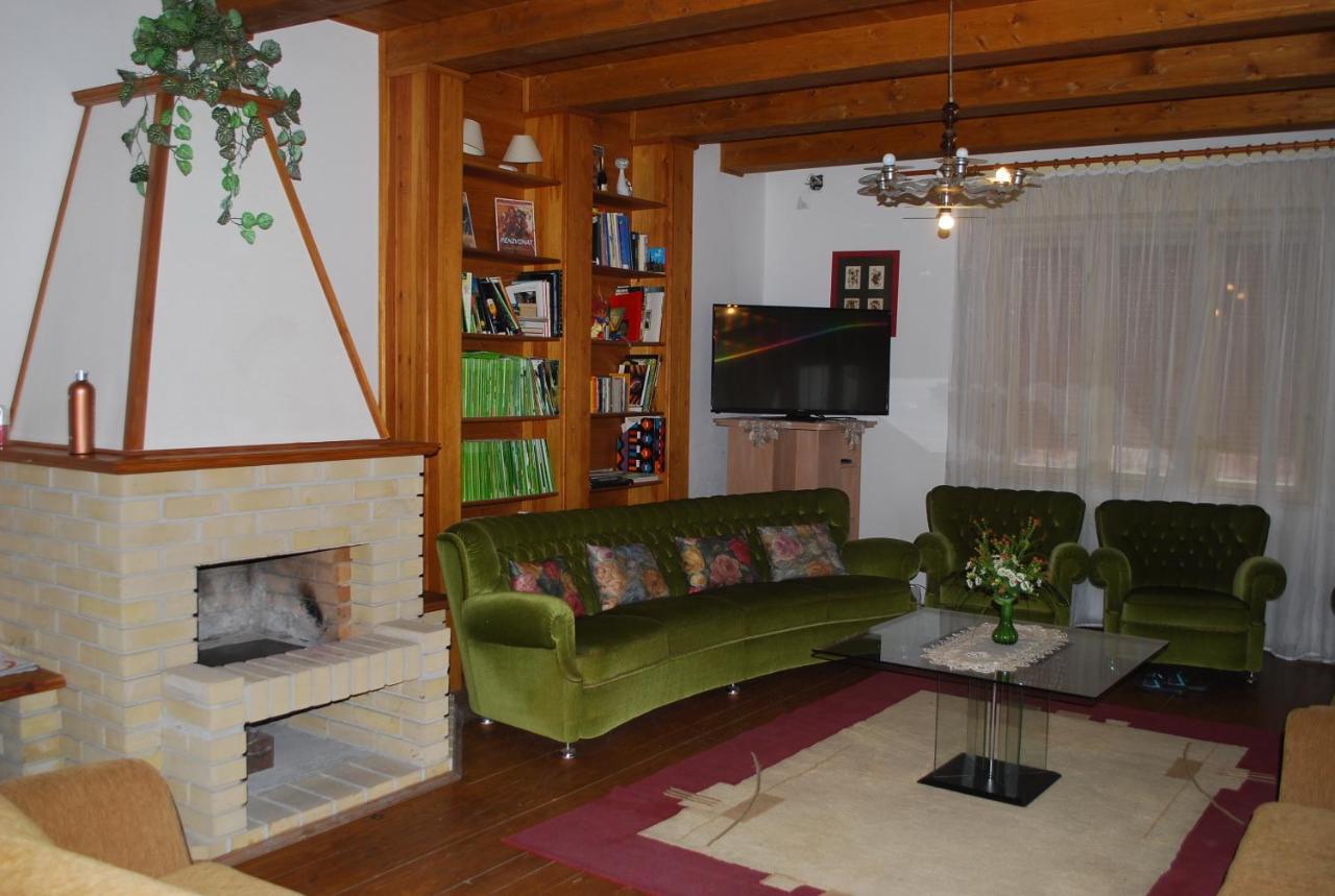 Casa Napsugár Panzió Acomodação com café da manhã Apostag Exterior foto