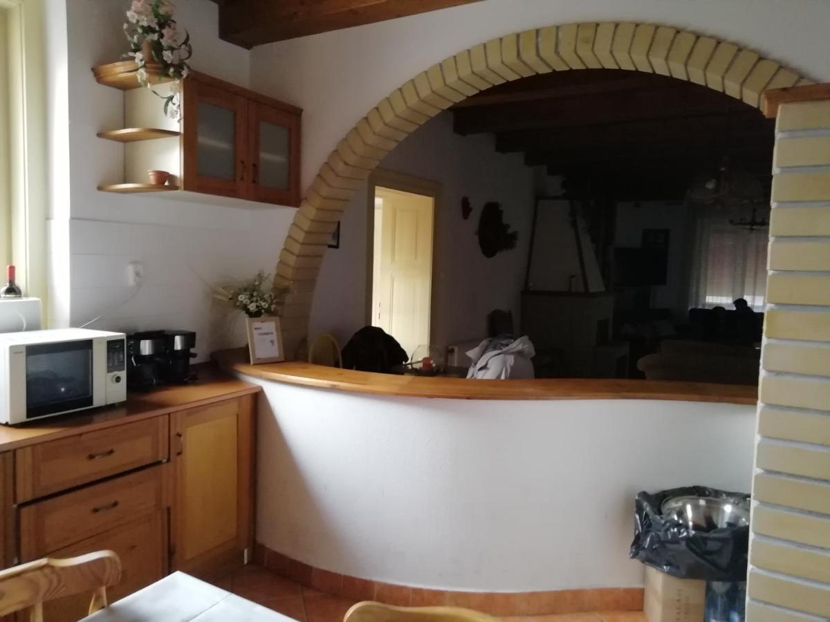 Casa Napsugár Panzió Acomodação com café da manhã Apostag Exterior foto