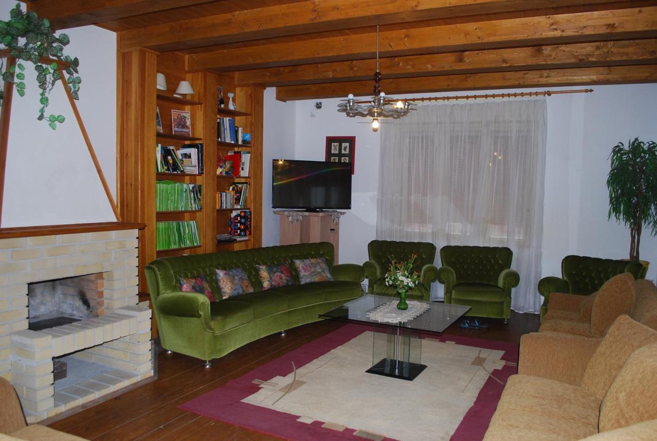 Casa Napsugár Panzió Acomodação com café da manhã Apostag Exterior foto