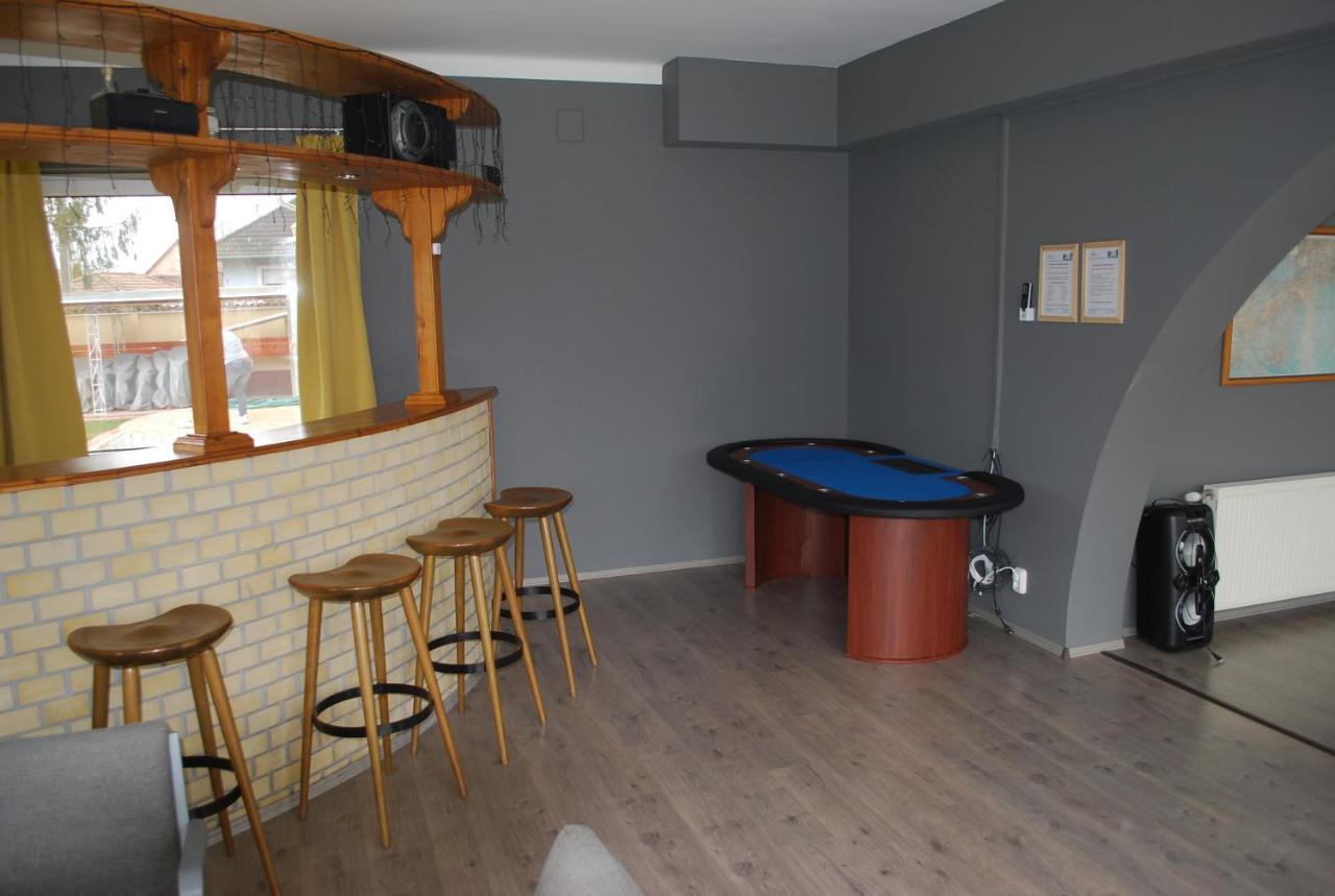 Casa Napsugár Panzió Acomodação com café da manhã Apostag Exterior foto