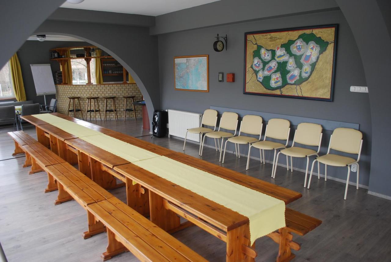 Casa Napsugár Panzió Acomodação com café da manhã Apostag Exterior foto