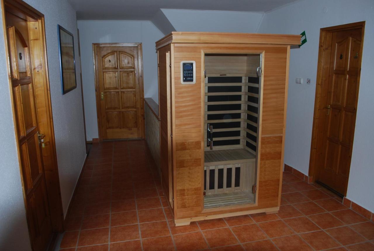 Casa Napsugár Panzió Acomodação com café da manhã Apostag Exterior foto