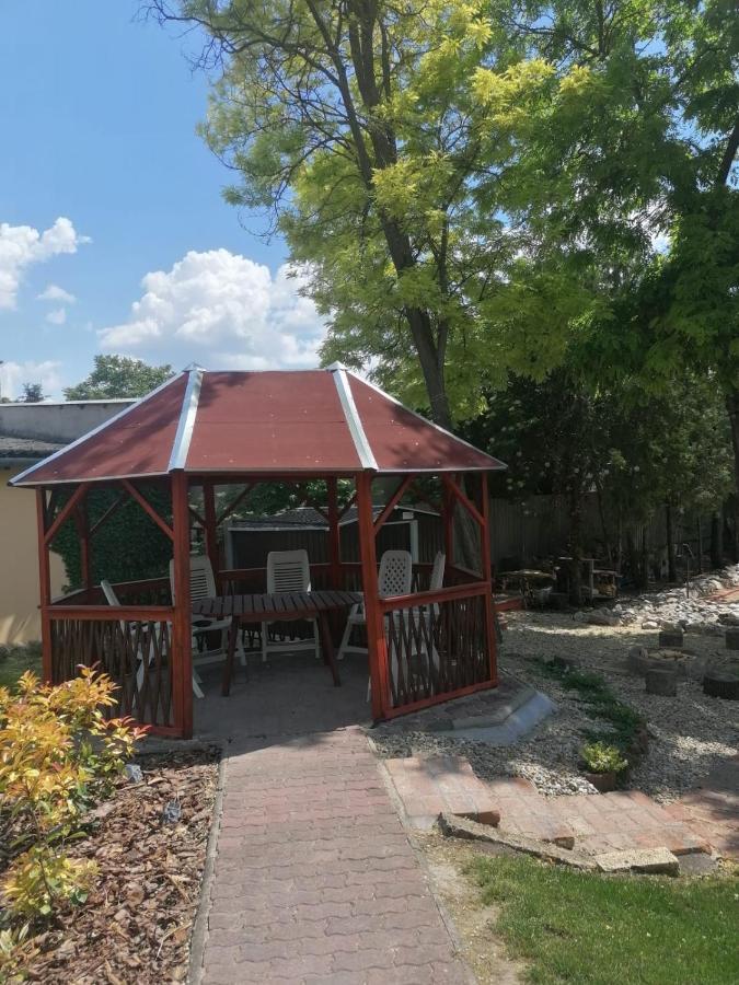 Casa Napsugár Panzió Acomodação com café da manhã Apostag Exterior foto