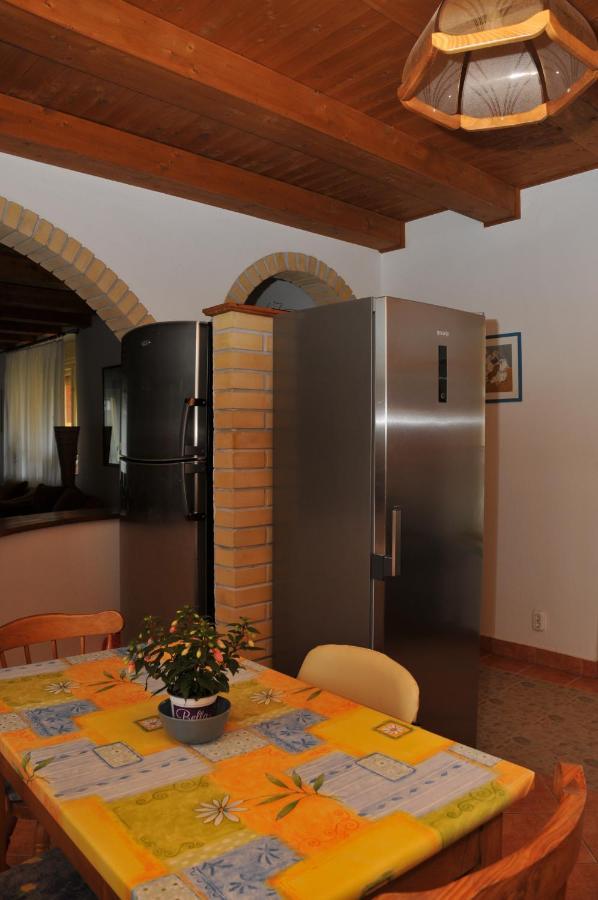 Casa Napsugár Panzió Acomodação com café da manhã Apostag Exterior foto