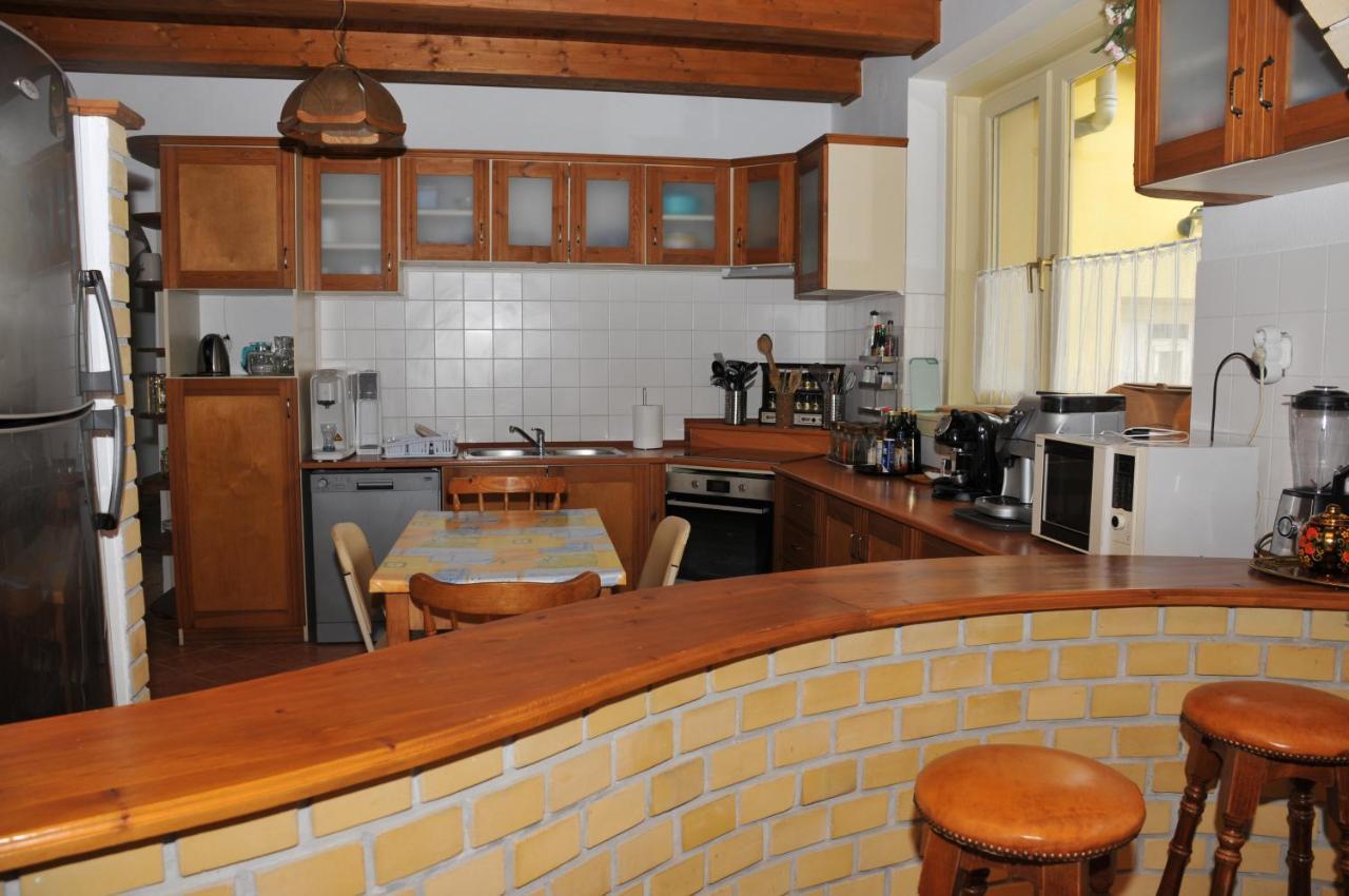 Casa Napsugár Panzió Acomodação com café da manhã Apostag Exterior foto