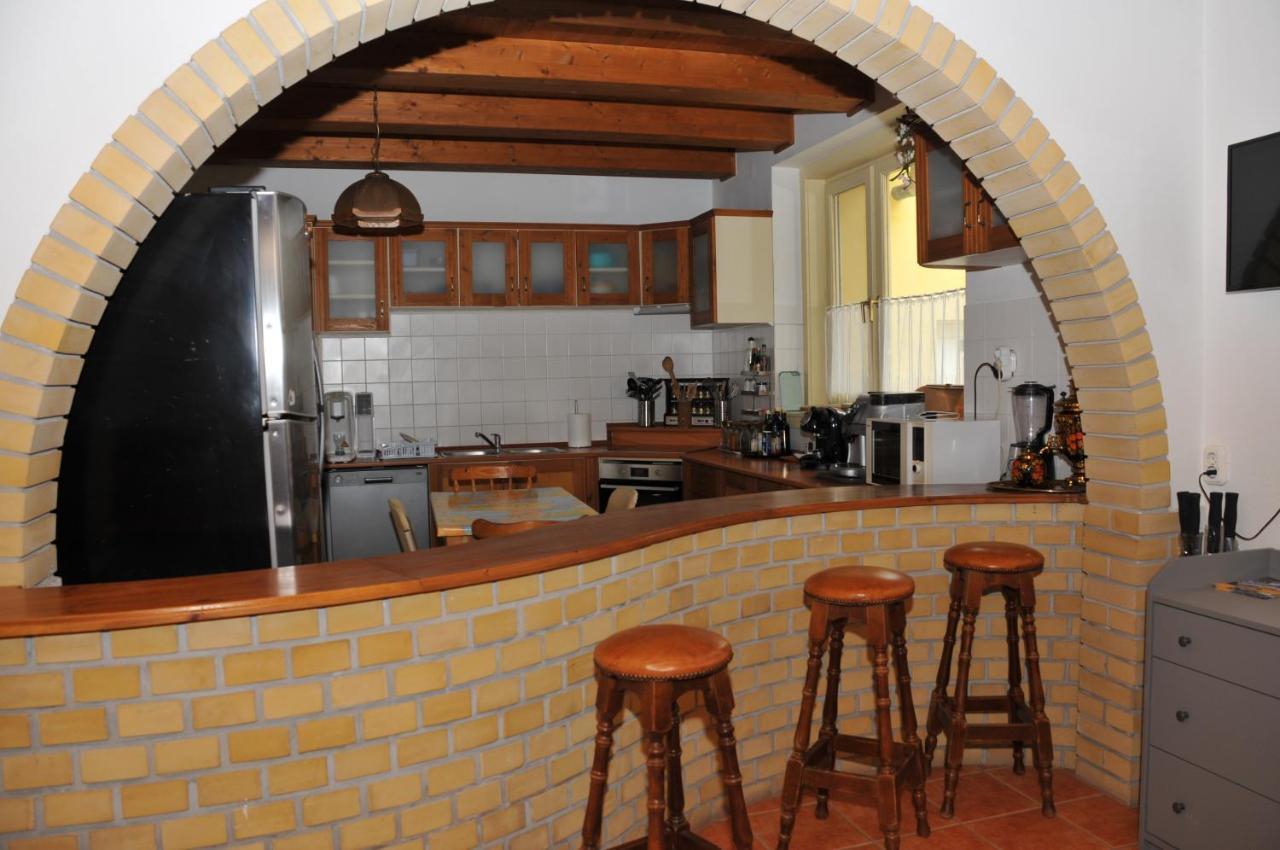 Casa Napsugár Panzió Acomodação com café da manhã Apostag Exterior foto